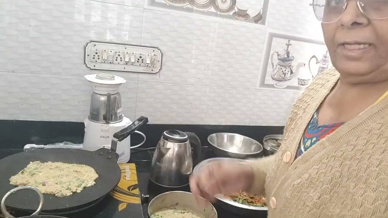 Makki ki methi wali roti do prakar se  ek to aata gondkar aur dusri Bina aata gunde tasty and post