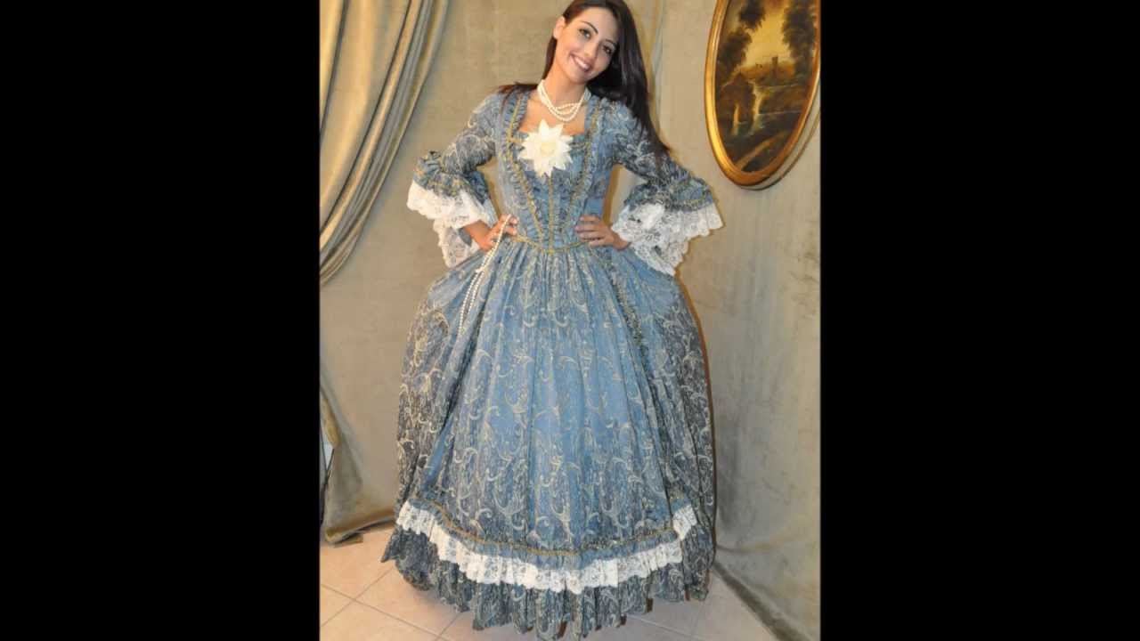 Abiti di carnevale, costumi teatrali, vestiti per lo spettcolo. Carnevale.