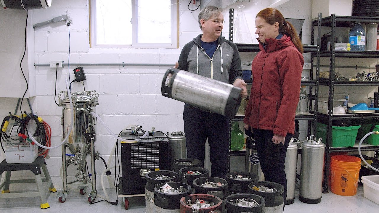 Cleaning Home Brew Corny Kegs! || BrewHouse HomeBrew