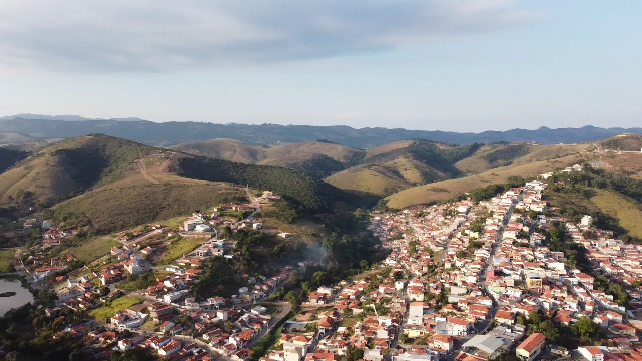 Montanhas que cercam a cidade de Cunha-SP