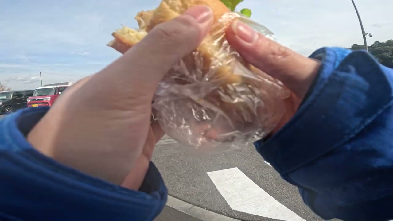 津ぎょうざドッグいただきます