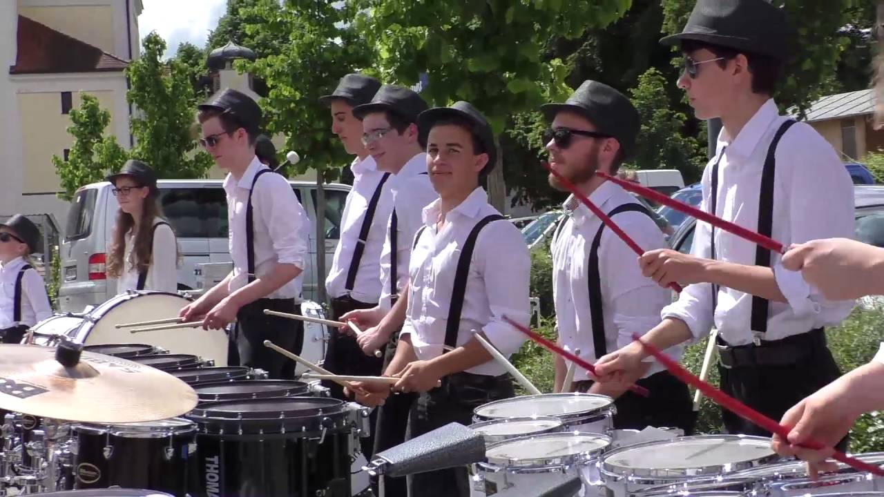 Die Drumline des Grafinger Jugendorchesters