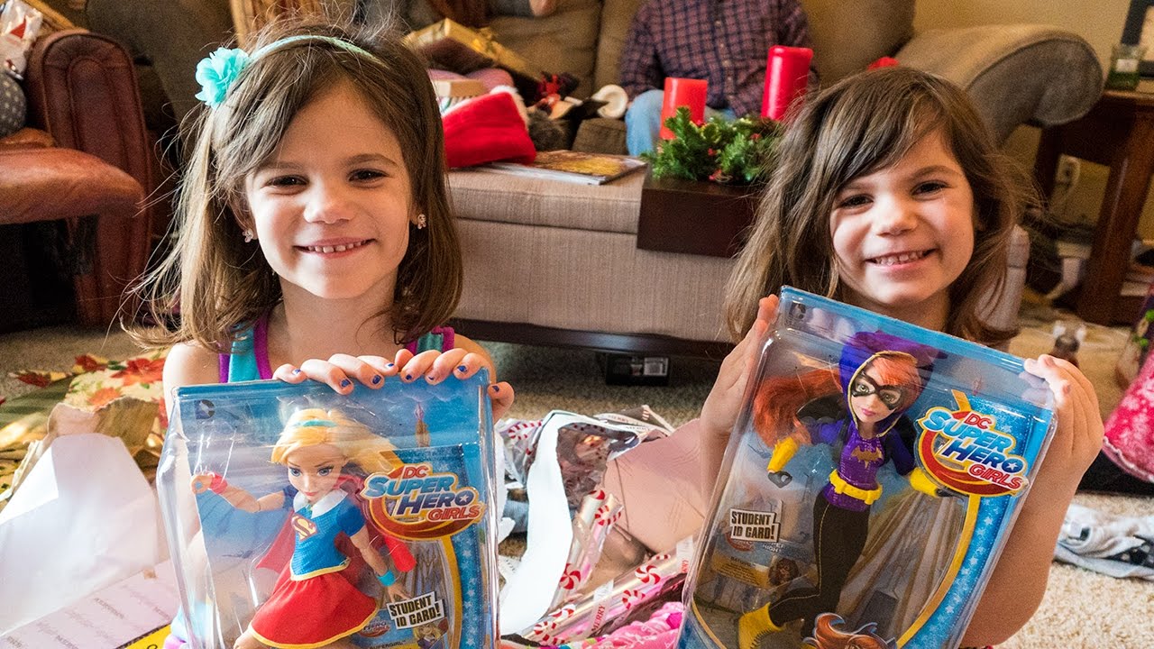 Christmas Treasure Hunt with Capri & Isabel!