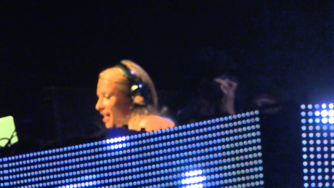 DJ PARIS HILTON