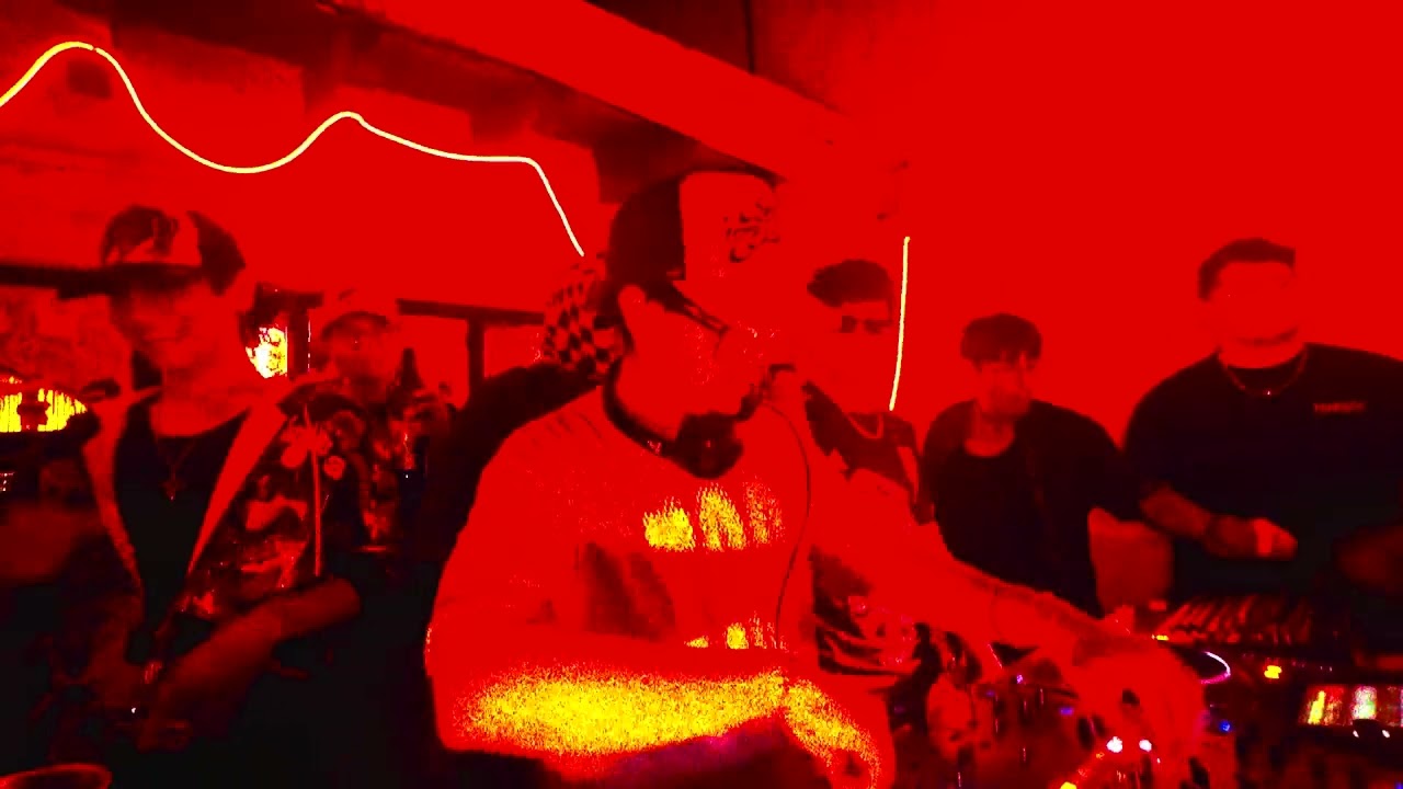 high energy mix with neithan at local bar (SLW) reggaeton, techno, guaracha and more!