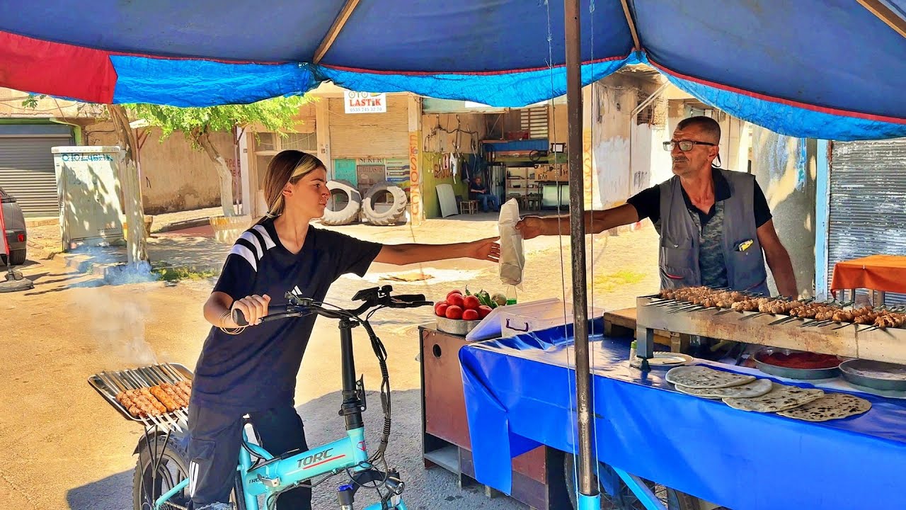That's incredible! - Father Cooks Kebabs, Daughter Delivers Kebab Orders on Bicycle