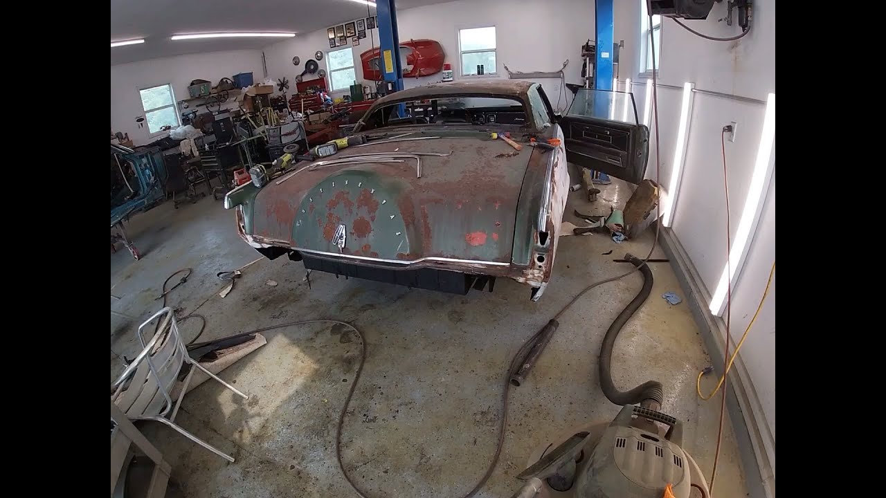 1970 Lincoln Mark 3 part 3. Removing old vinyl top.  What did we find?!