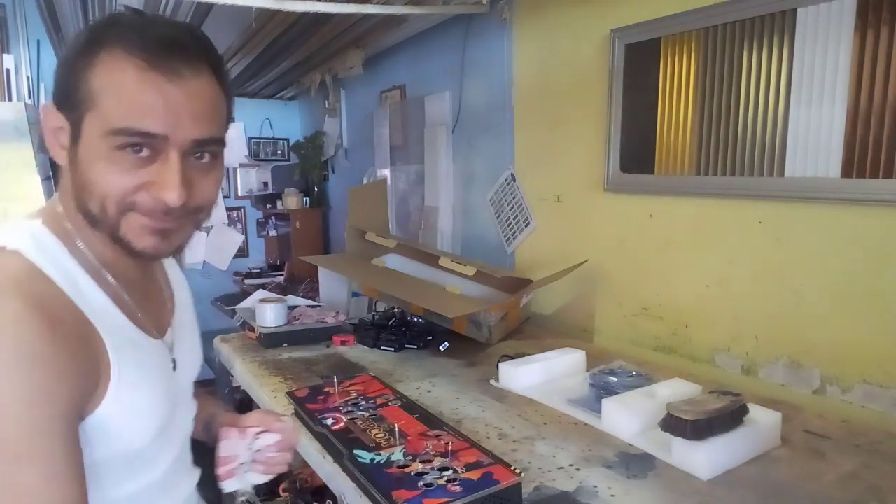 Colocar stiker a pandora box sobre el acrilico