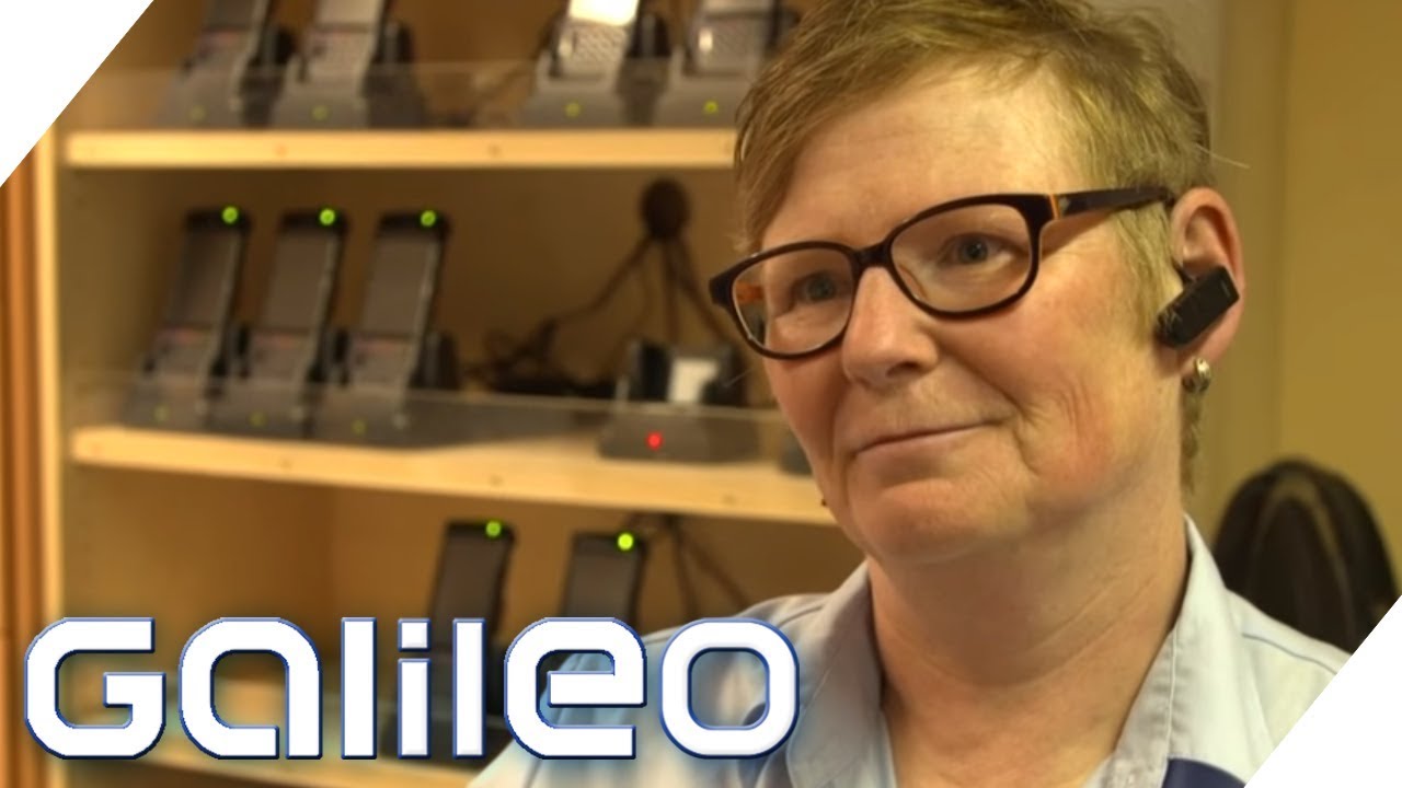 10 unangenehme Fragen an einen Fahrkartenkontrolleur | Galileo | ProSieben