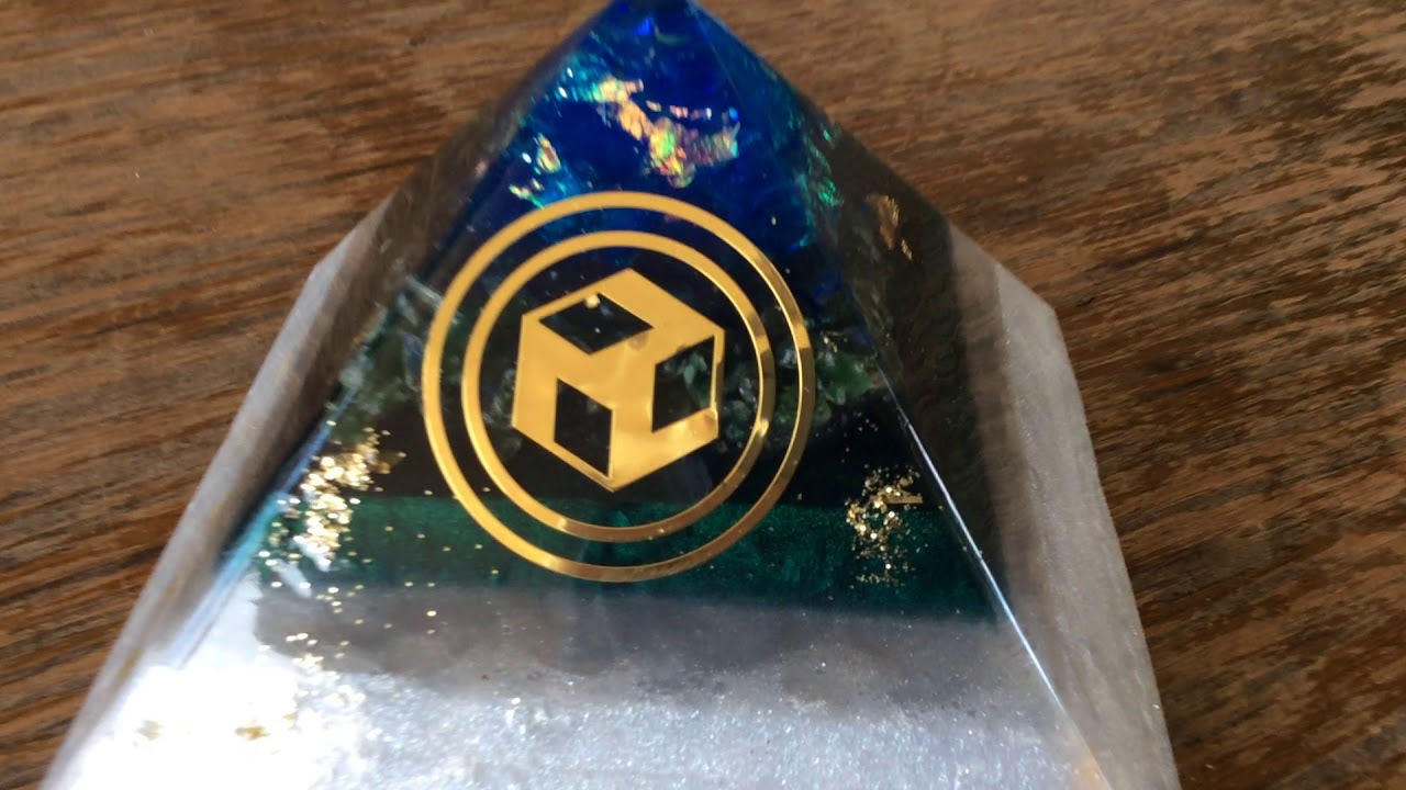 Orgonite Giza piramide 13 cm 'Groene aventurijn'