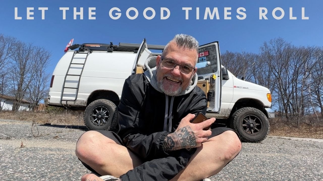 WHAT IS A BOATEL? Small Island In Ontario Canada 🇨🇦 WITH NO PEOPLE. Off-Season Living In a Van