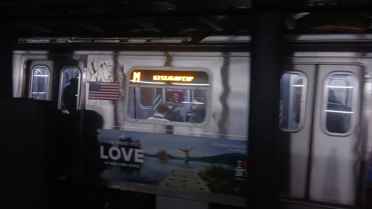 MTA NYCT Subways: Mini train action @ 47th - 50th Streets - Rockefeller Center
