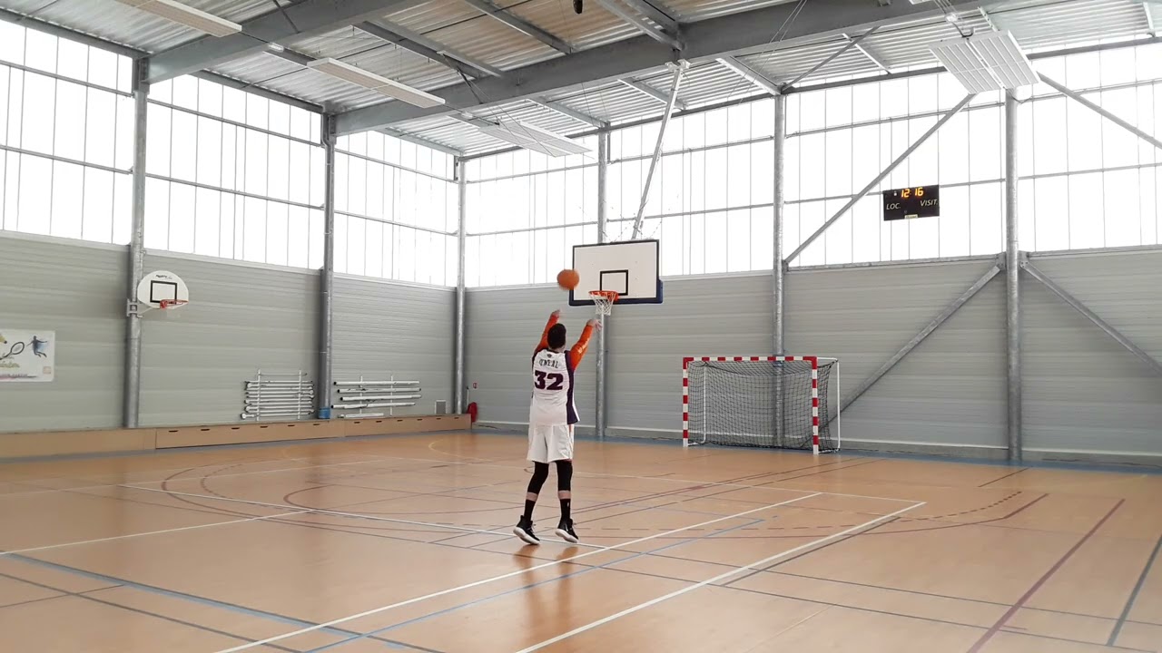 1939) 50/72 à 3pts 69% (200) 01/03/26 (96950)