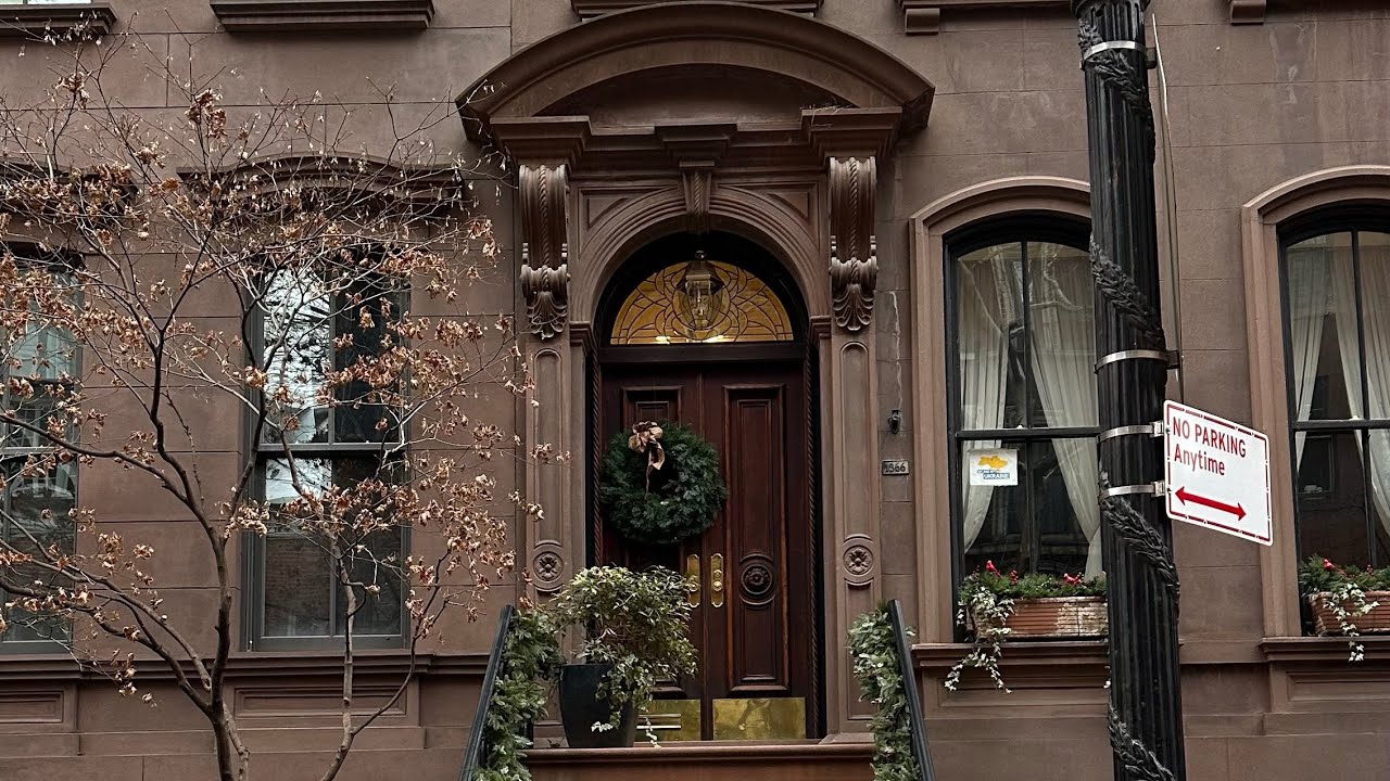 Exploring the West Village: Carrie Bradshaw’s Apartment to the Gay Liberation Monument (walk tour)