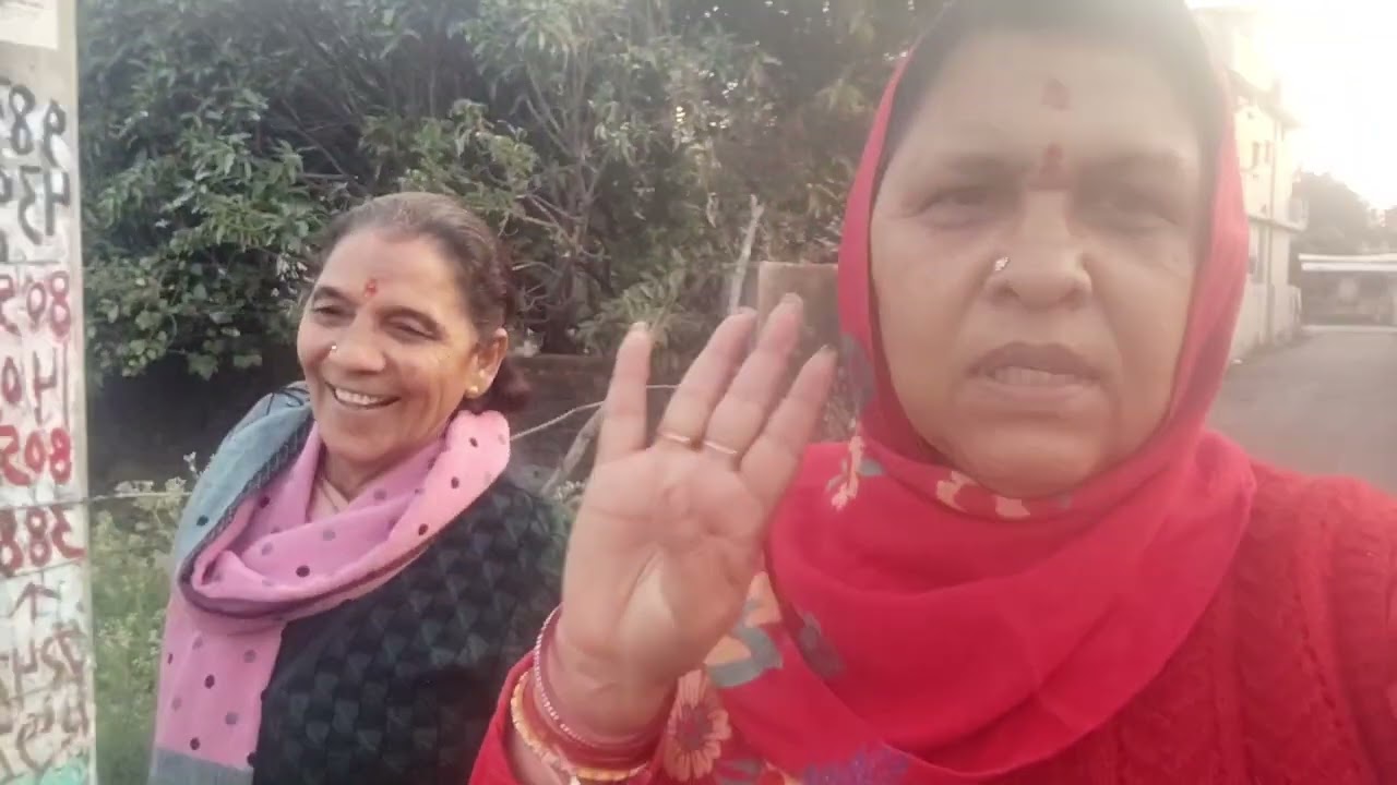 मंजू की छत से हल्द्वानी का सुन्दर नजारा। मंजू है गाँव में और हम उसके घर में पर क्यों। 😮‍💨😮‍💨😮‍💨😮‍💨