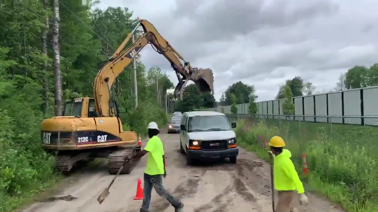 Insane Road Rage in Maine!! Excavator vs Van‼️‼️