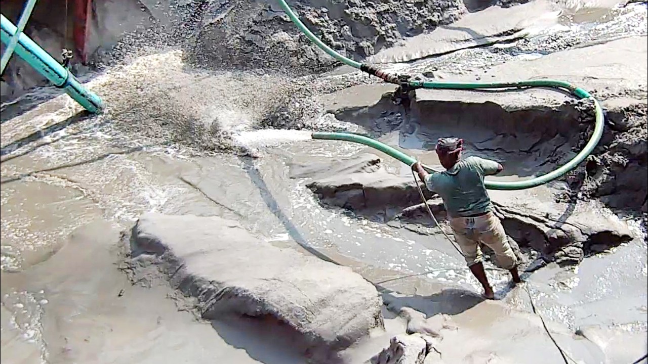 River Sand Dredging: High-Pressure Water Pump Unloading Technique | Sand Flow Chronicles