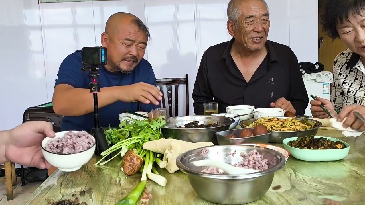 酱炖蛤蟆，家常凉菜，喝白加啤美美哒。