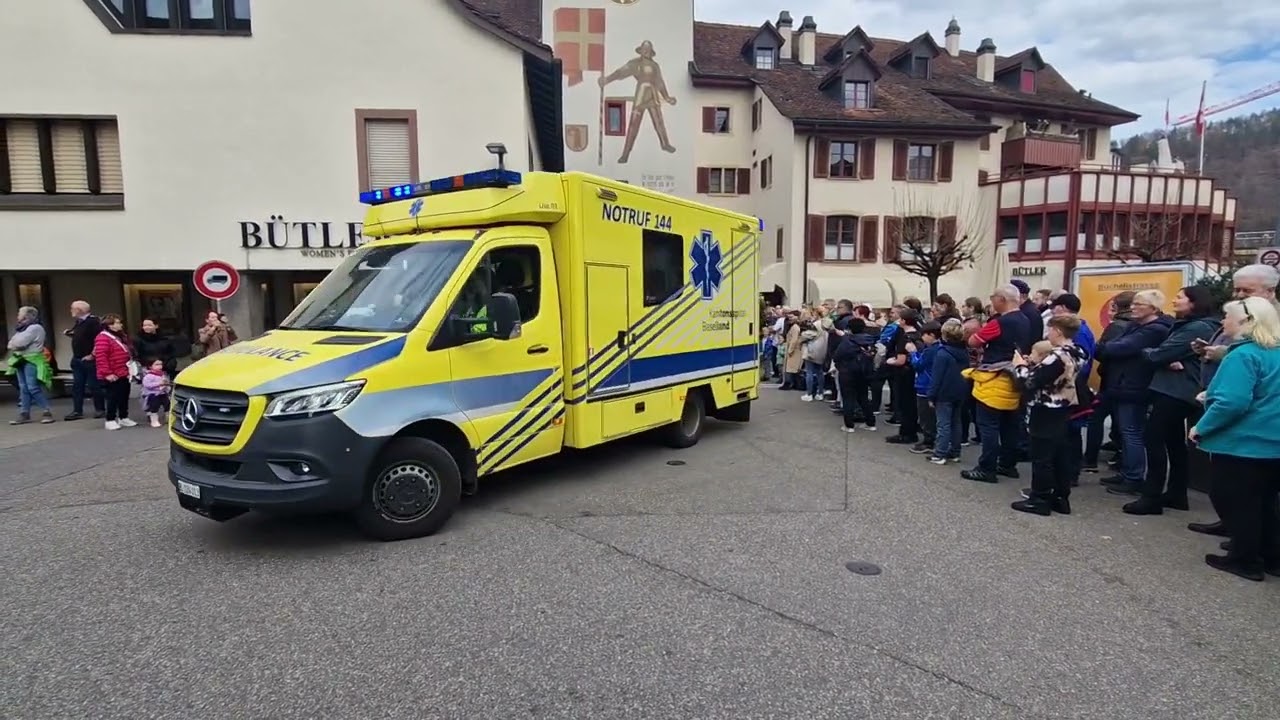 Stützpunkt- und Regionalfeuerwehr Liestal. Defilee in die neue Rettungswache am Altmarkt.