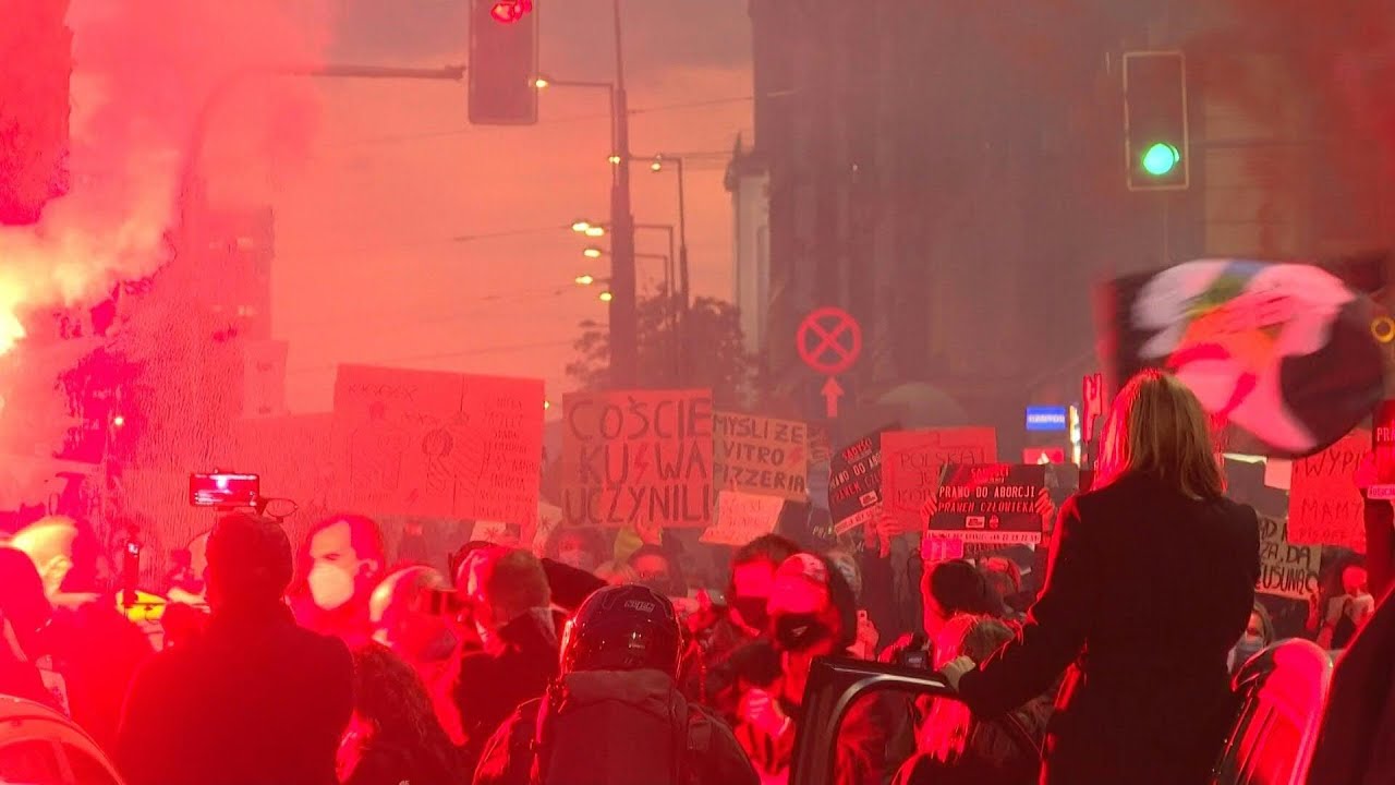 Gridlock in Warsaw as thousands protest abortion ban | AFP