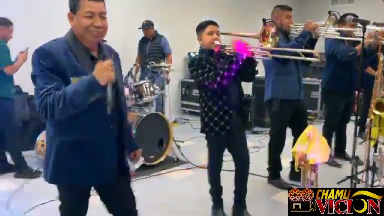 LOS COMPAS DE LA BANDA EN CHINO CA