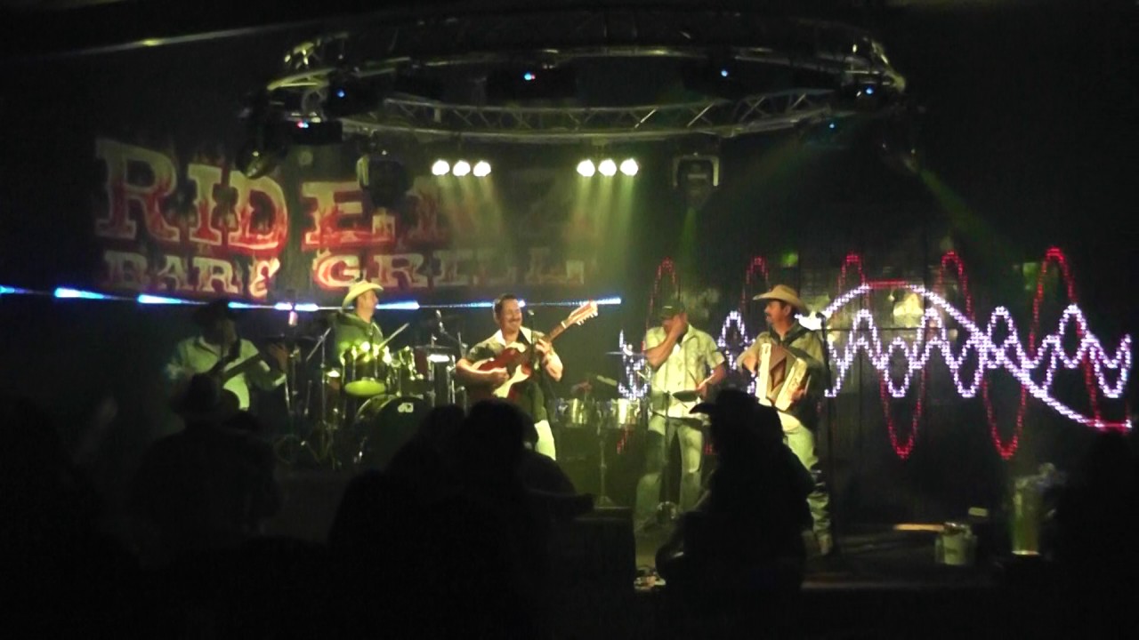 Los Desperadoz live