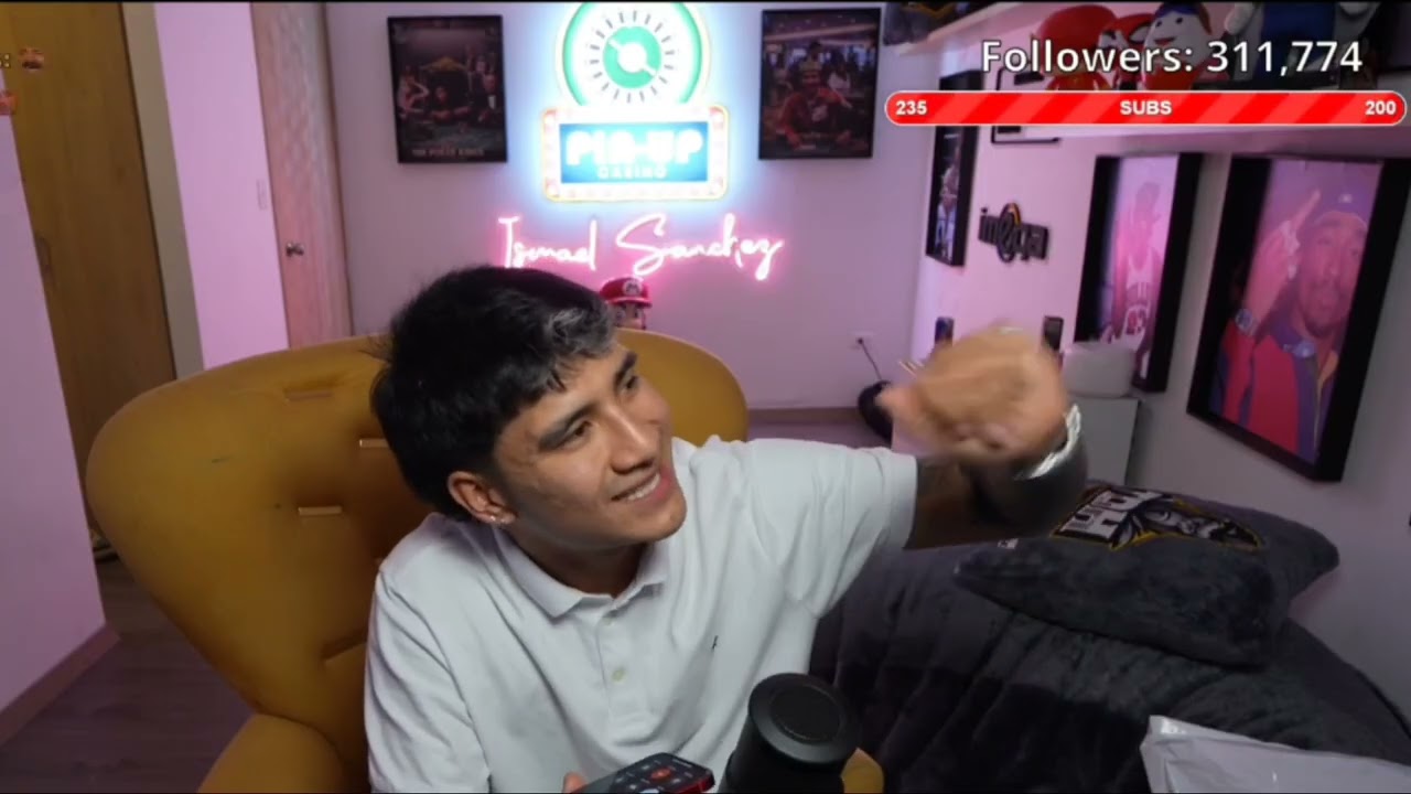 Ismael Sánchez haciendo bromas telefónicas en strimg 