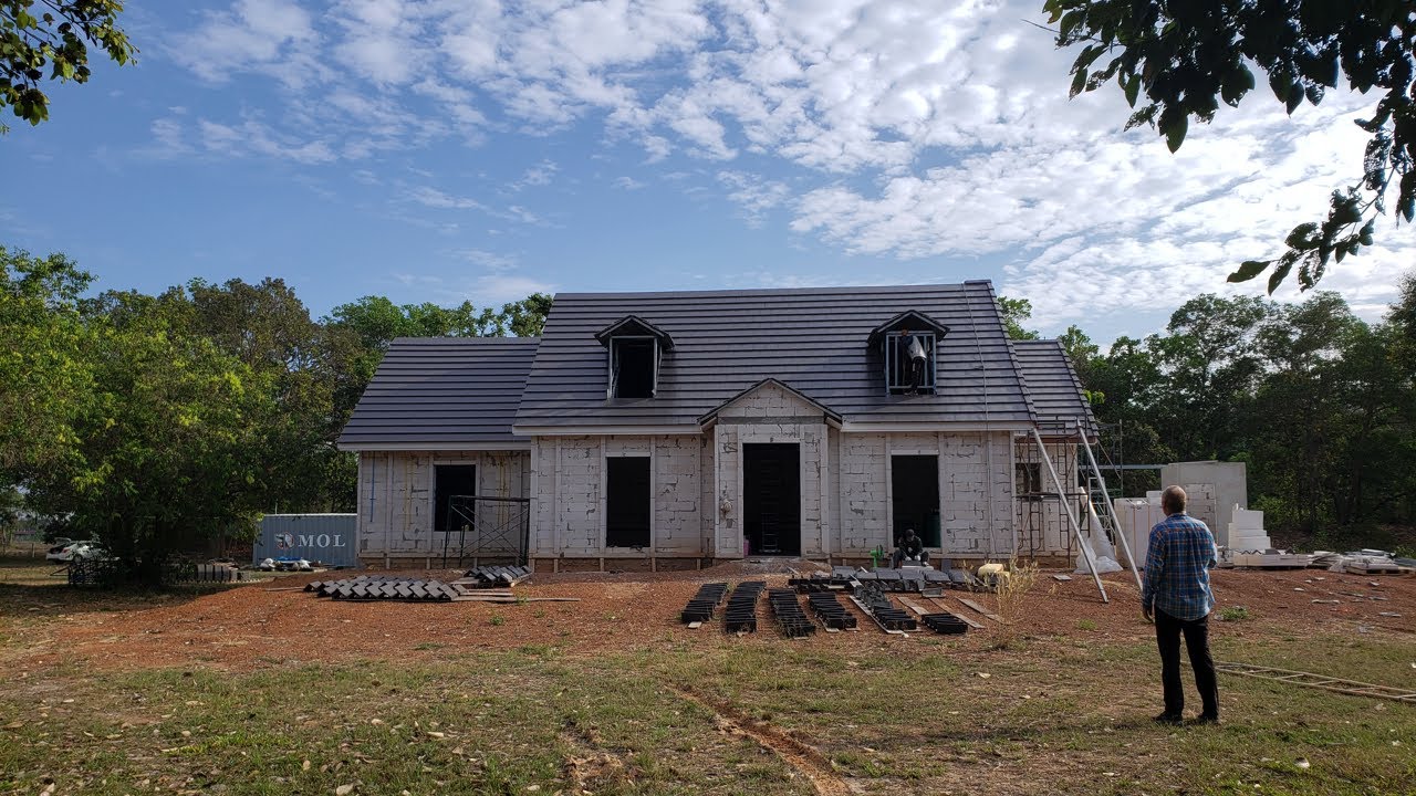 Building a house in Thailand  part 2,  Walls and Roof