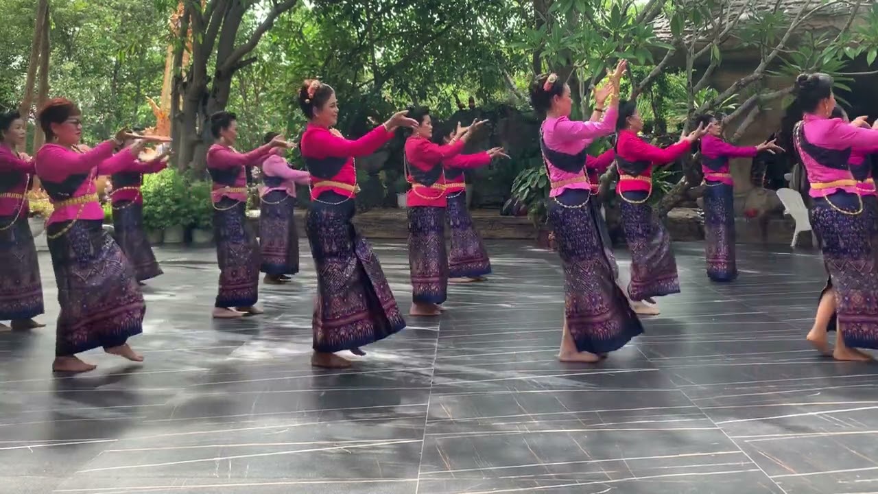 รำรักบ่าวอีสานใต้ โดยสภาวัฒนธรรมอำเภออุบลรัตน์