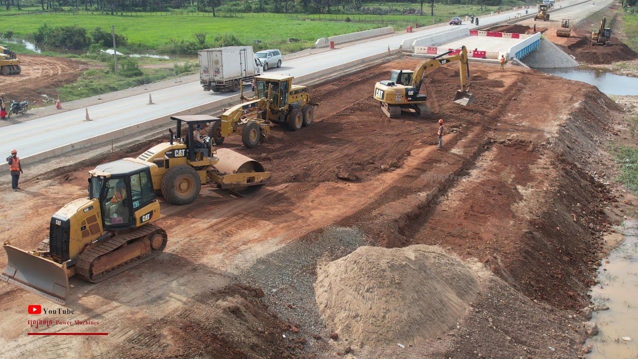 Caterpillar Bulldozer Building Road With Excavator Dump Truck Grader Roller Heavy Equipment