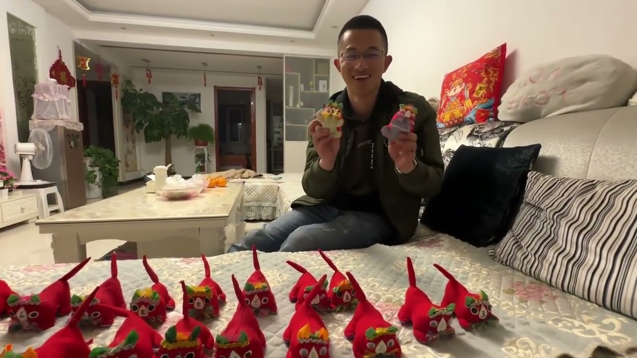 小伙准备带媳妇去旅游，丈母娘再三叮嘱，奶奶还给粉丝准备小礼物 #旅游攻略 #踏青 #旅游