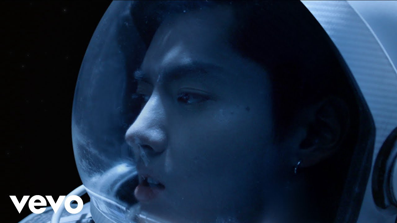 Kris Wu - Freedom ft. Jhen&eacute; Aiko (Official Music Video) ft. Jhen&eacute; Aiko