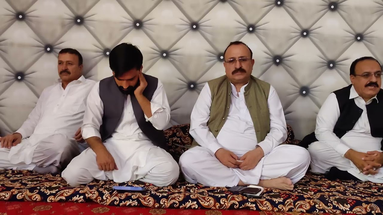 نسیم عباس کے گھر مجلس کا پروگرام ذاکر عباس نور نوحہ کرتے ہوئے آہلسنت و اہل تشیع مشران کا خصوصی شرکت