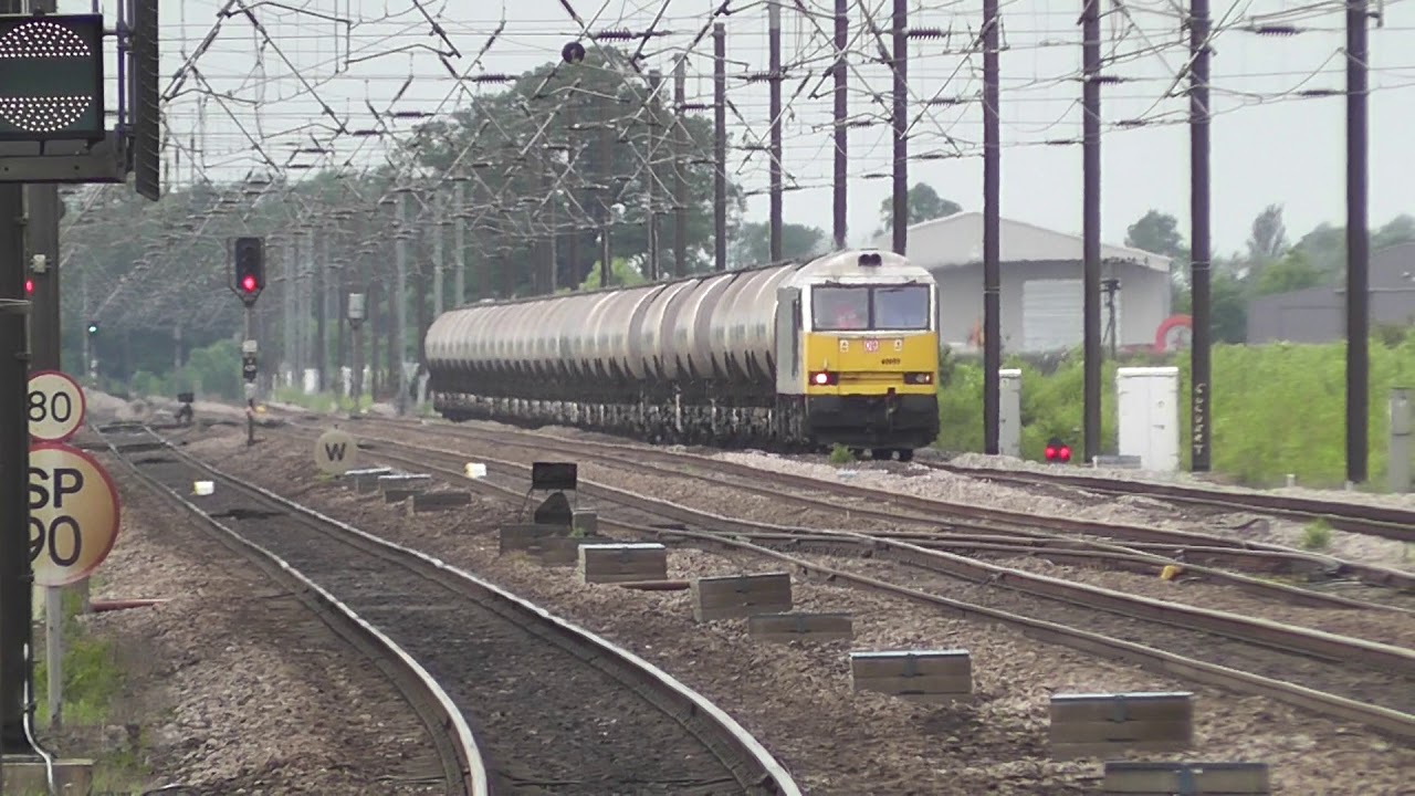(HD) A Busy afternoo at Thirsk Railway Station featuring Freight & High speed trains 6/6/12