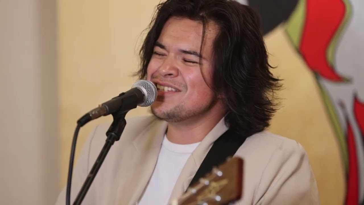 City Hall Sessions - Episode 32 - AJ Harvey