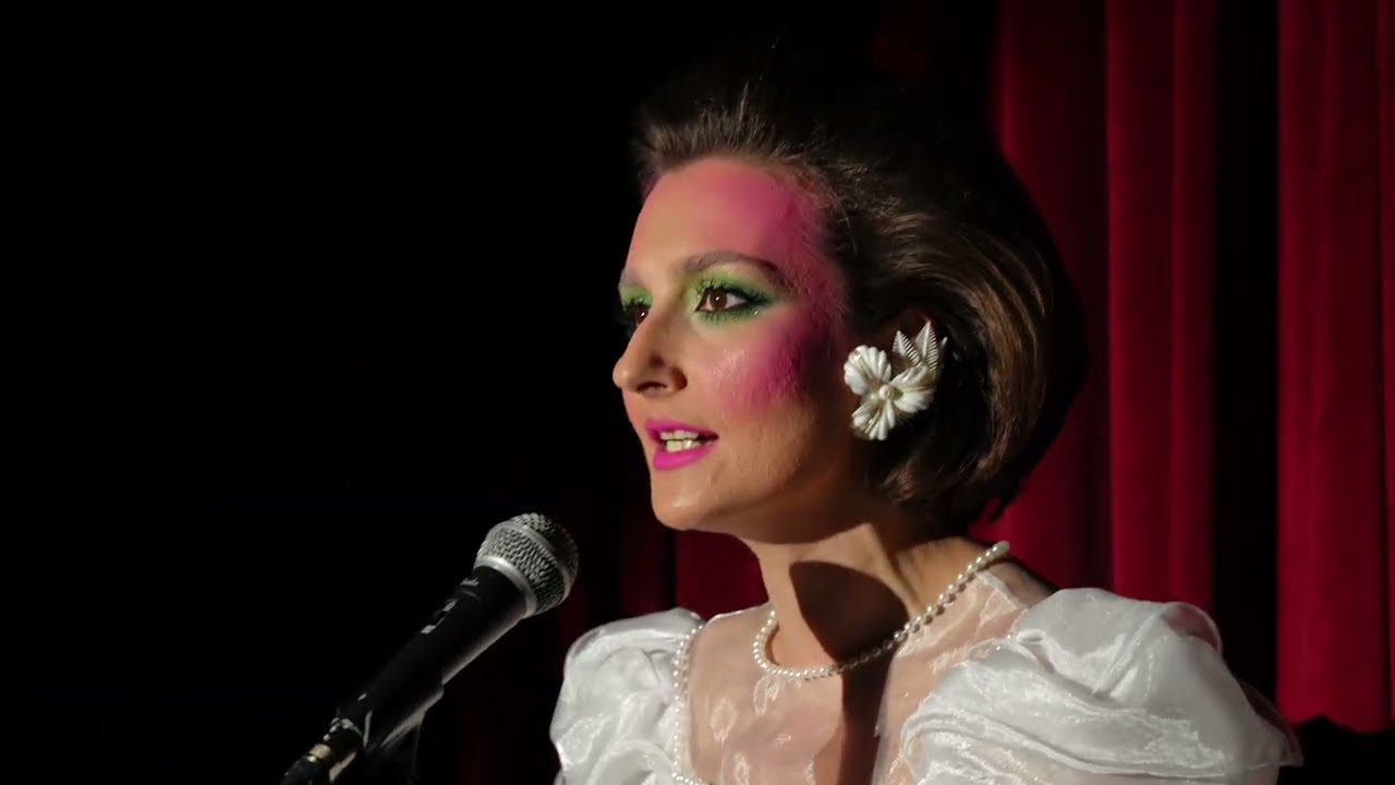 Gabriela Atanasov - Sunt femeie (Piano Version)