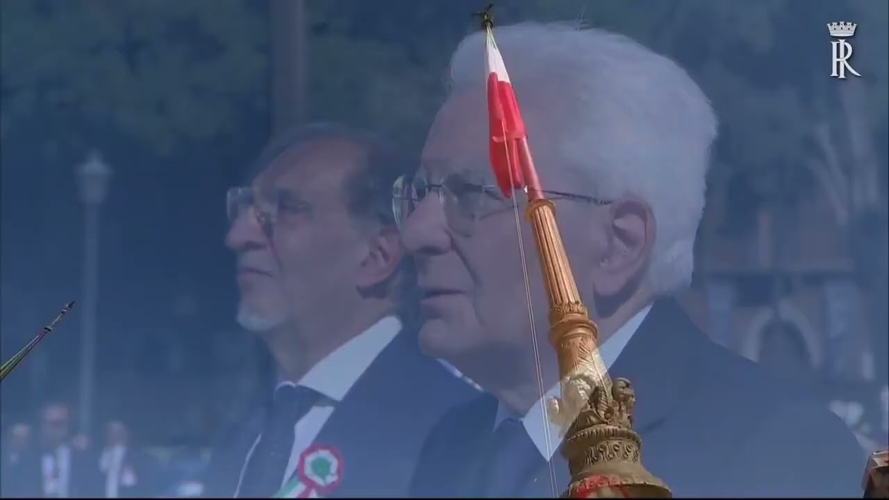 Giorgia Meloni canta emozionata l'Inno d'Italia in occasione della Festa della Repubblica