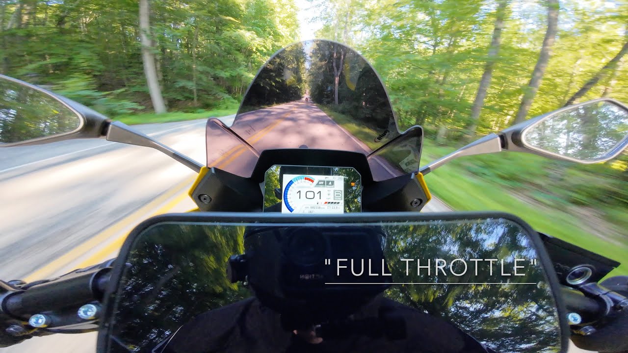 Suzuki GSX8R VS Kawasaki ZX6R! FLYING!!! 4K POV