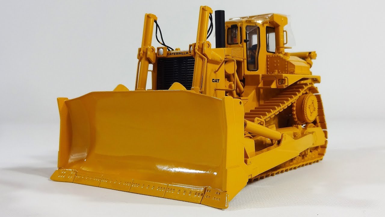 CCM Caterpillar D10 Bulldozer 1/48 Scale Diecast Model by CCM