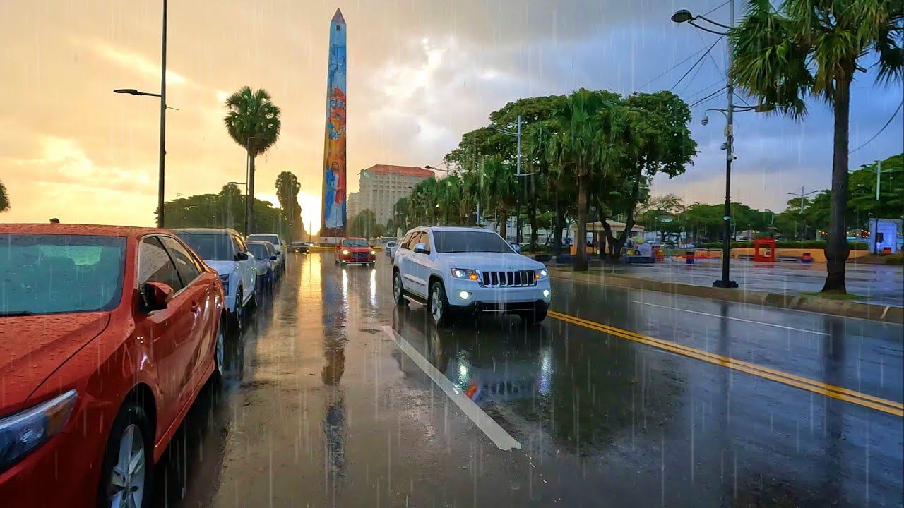 ☔ Rainy Afternoon on the Malecon of Santo Domingo