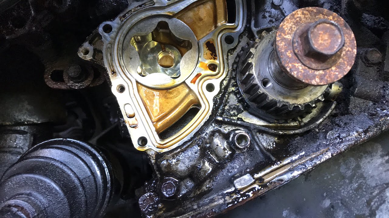 Cómo reparar un liqueo de aceite en un 2000 Toyota Camry