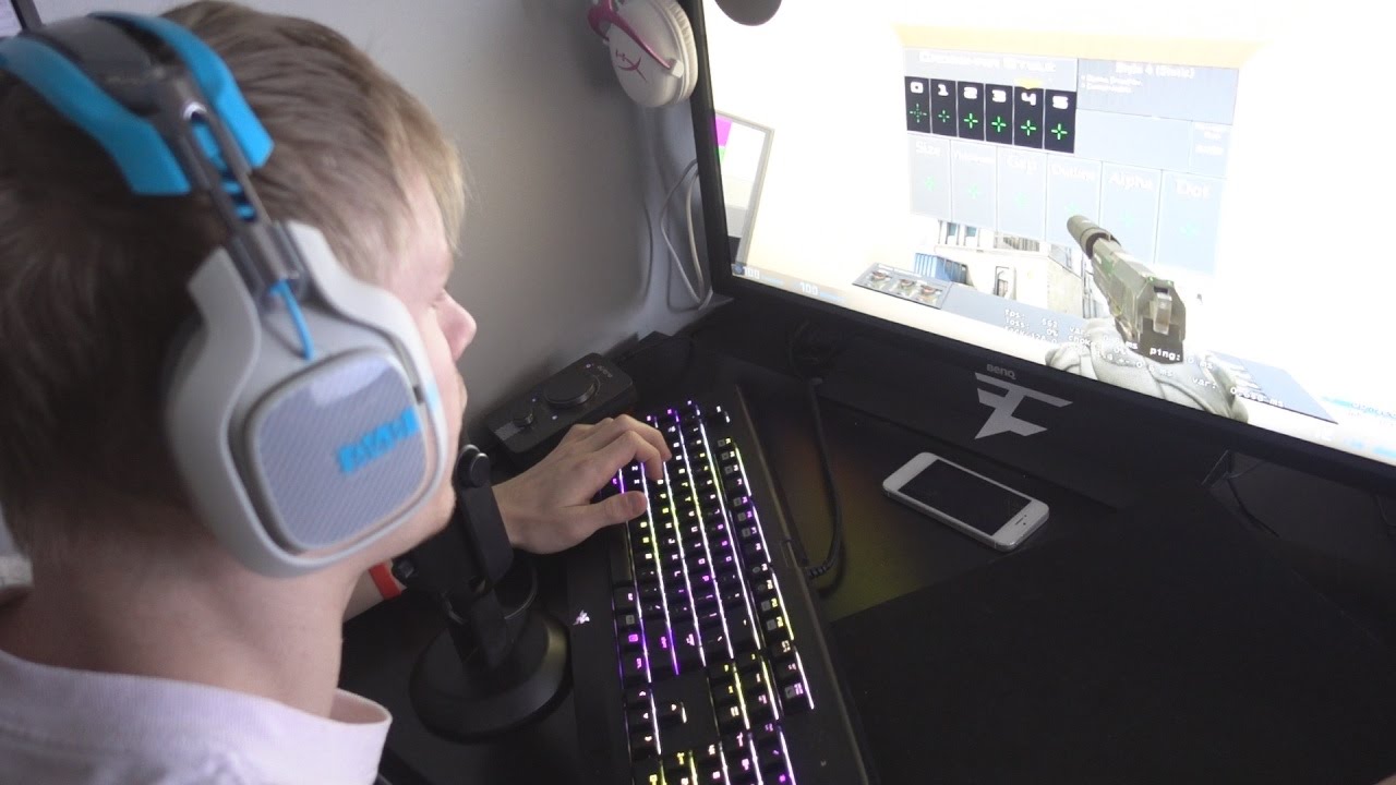 HE'S IN A VIDEO GAME