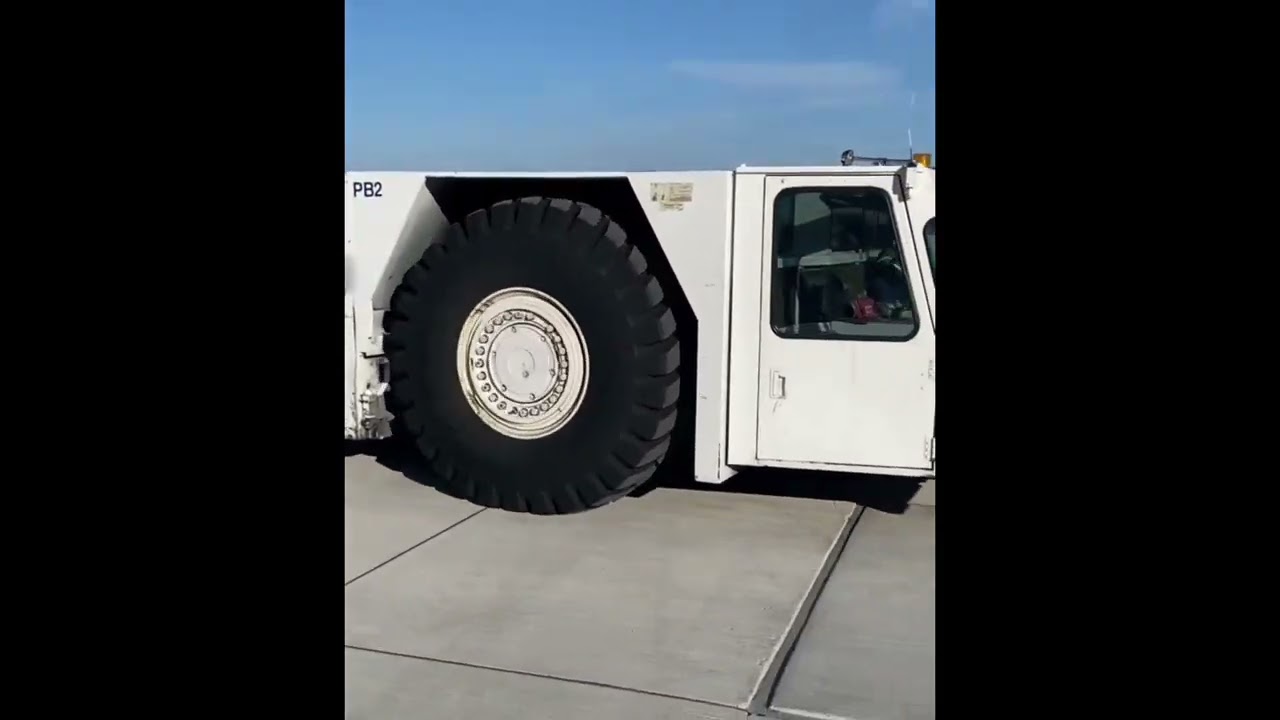 2000 Stewart & Stevenson T750 Pushback Tractor