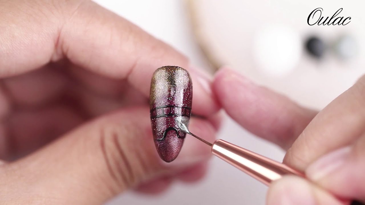 How to apply Chameleon Cat Eye Gel?