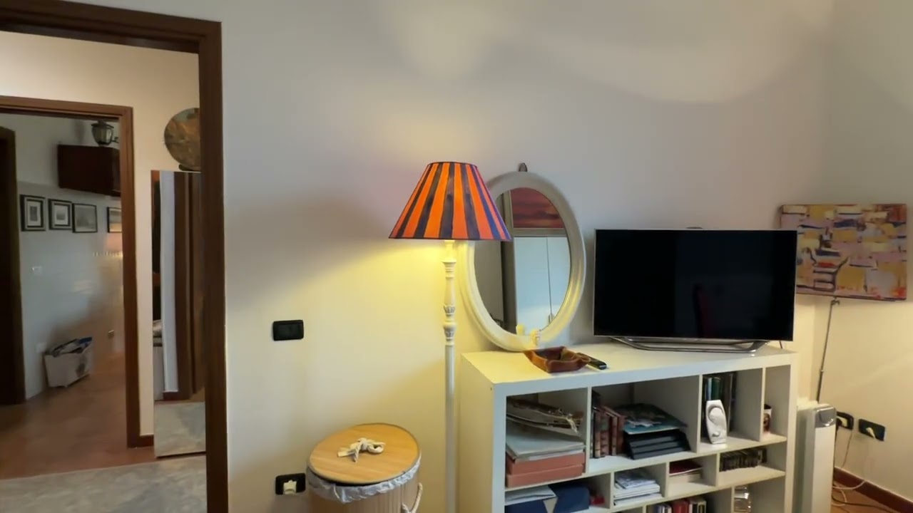 AMPIO APPARTAMENTO DI 3 LOCALI CON SOLAIO, CANTINA E BOX.