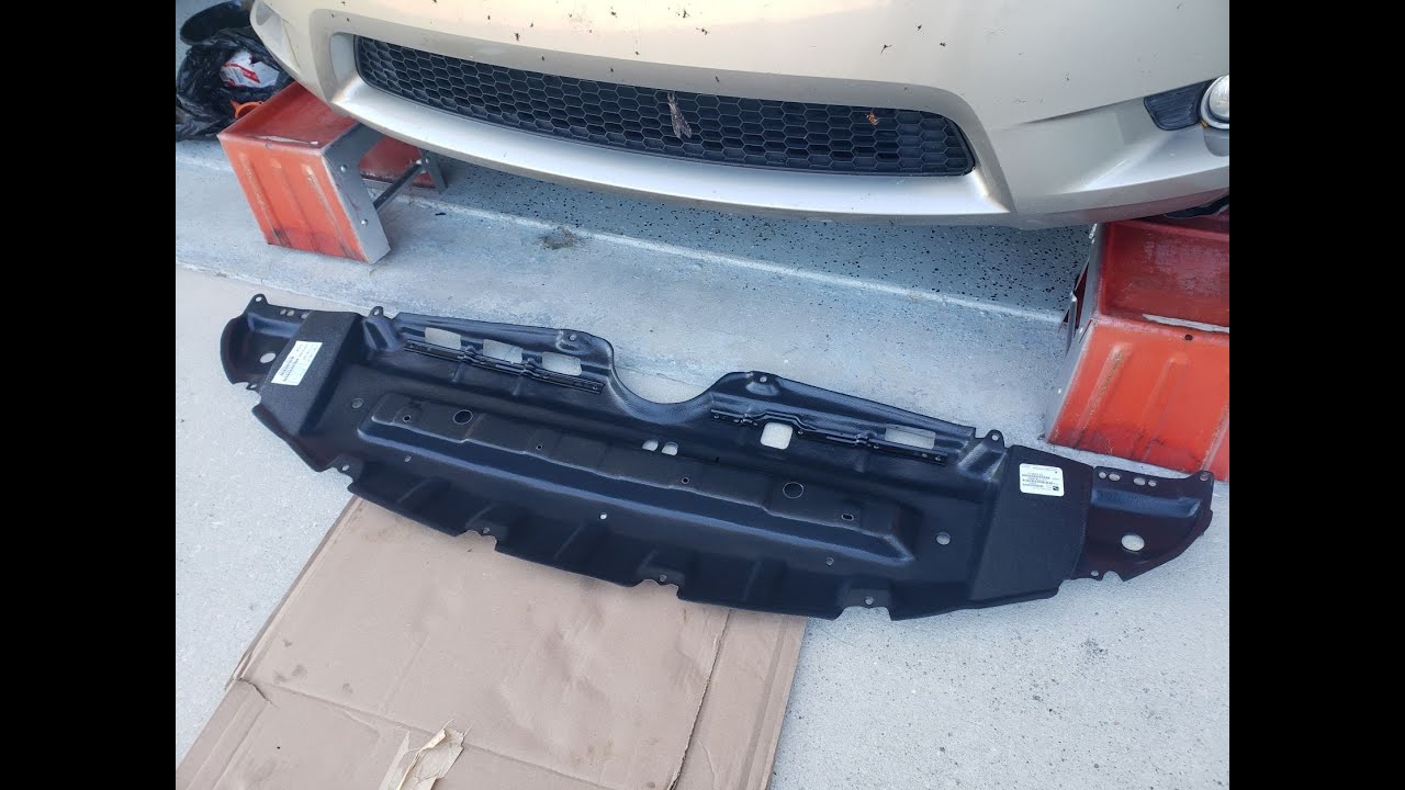 Снятие и установка переднего щитка двигателя на минивэне Toyota Sienna