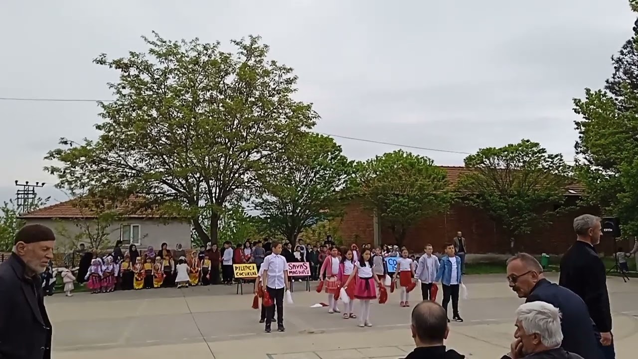 23 Nisan gösterisi güzel günler göreceğiz çocuklar