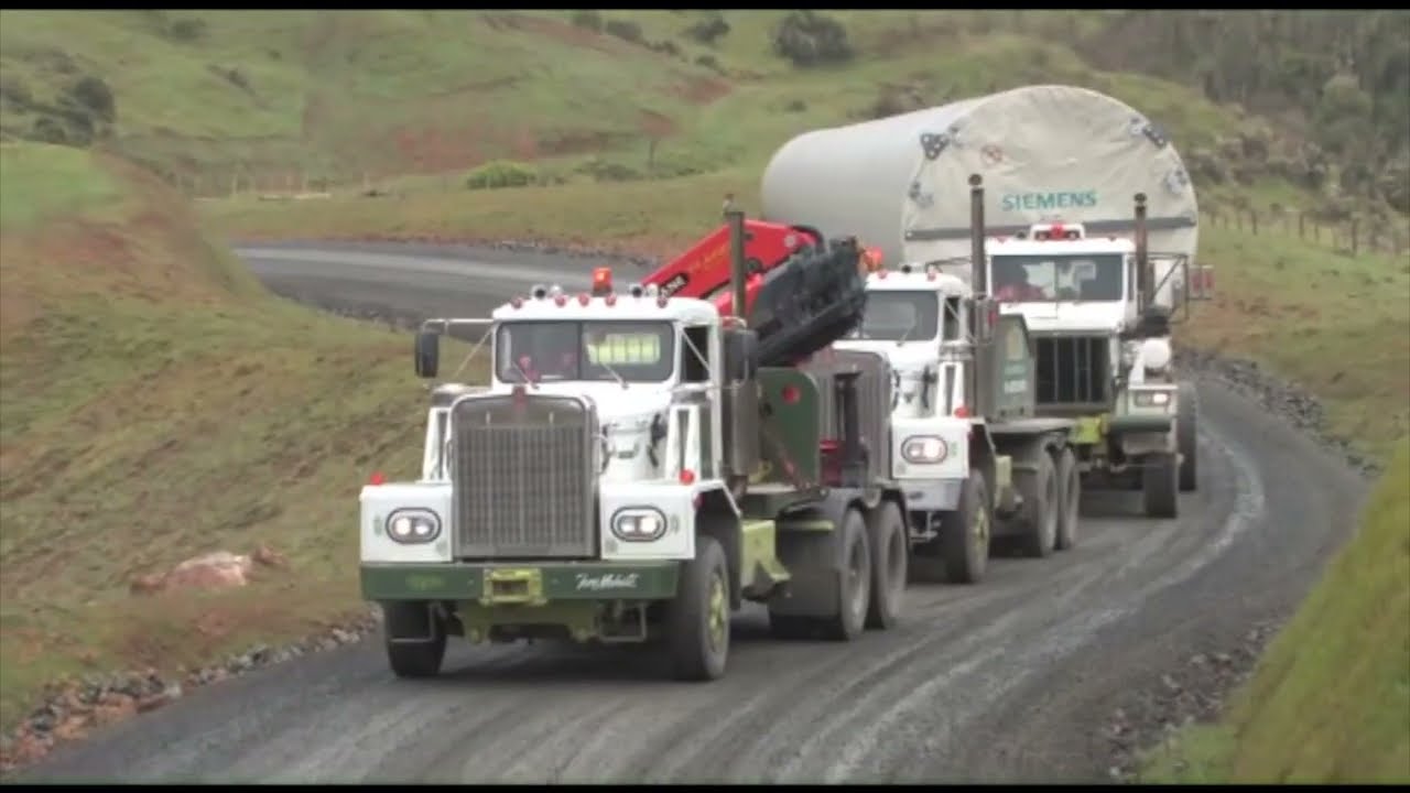 Внедорожные и дорожные Kenworths, Mack и Scania строят ветряную электростанцию ​​в Новой Зеландии.