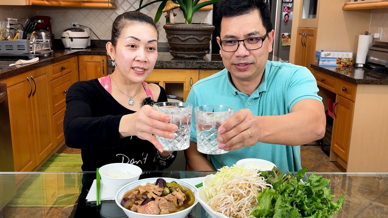Mắm Kho đúng vị miền Tây chấm với rau tươi mới hái ngoài vườn ăn sạch nồi cơm 🇨🇦1668》Tout Le Monde