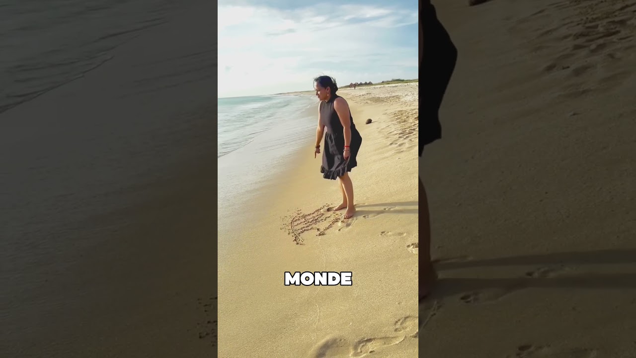 Elle a &eacute;crit &ldquo;Dieu&rdquo; dans le sable&hellip; puis le miracle 🌊✨